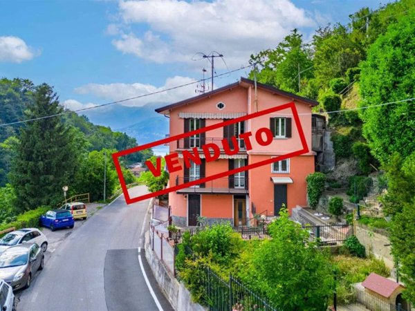 casa semindipendente in vendita a Calolziocorte in zona Rossino