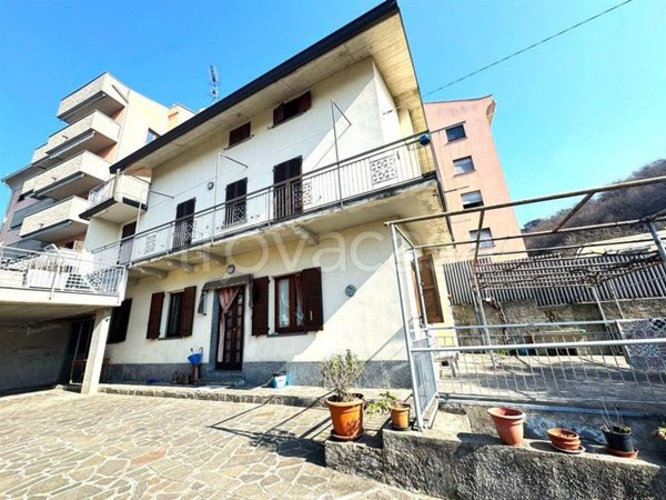 casa indipendente in vendita a Calolziocorte in zona Foppenico