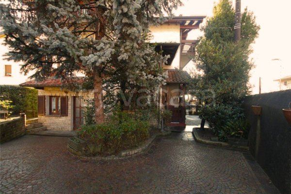 casa indipendente in vendita a Calolziocorte