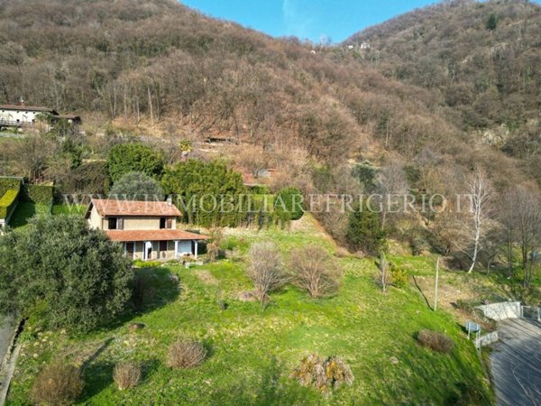 casa indipendente in vendita a Calolziocorte in zona Lorentino