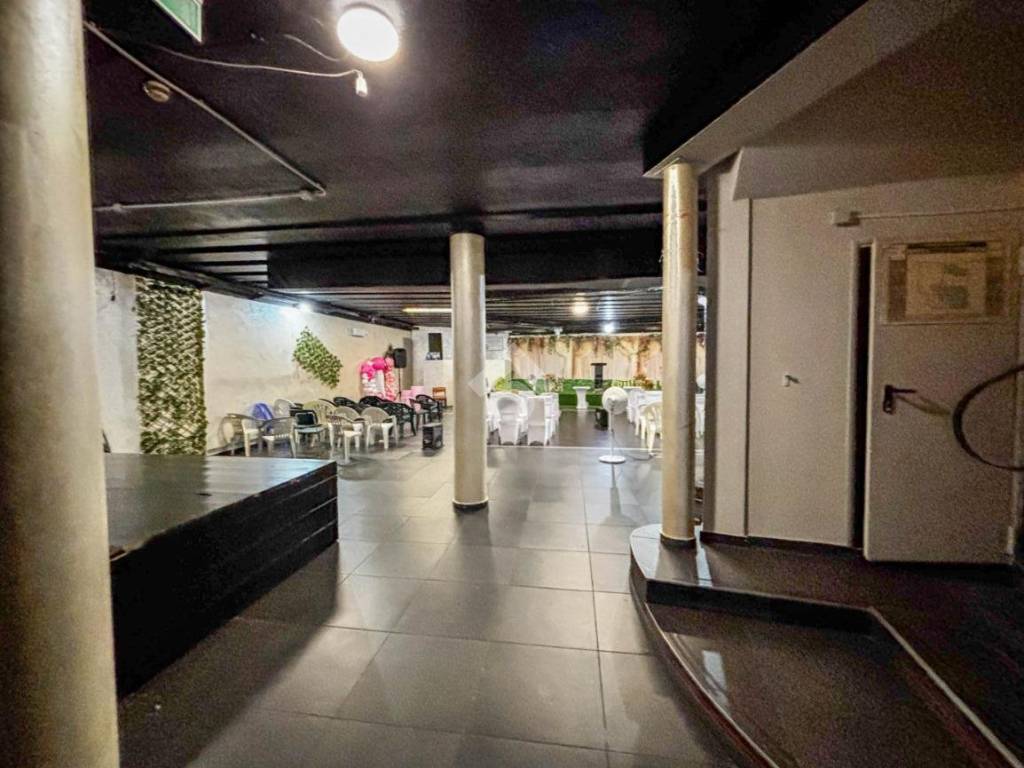 locale commerciale in vendita a Calolziocorte