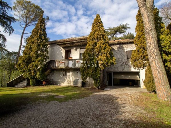 casa indipendente in vendita a Calolziocorte