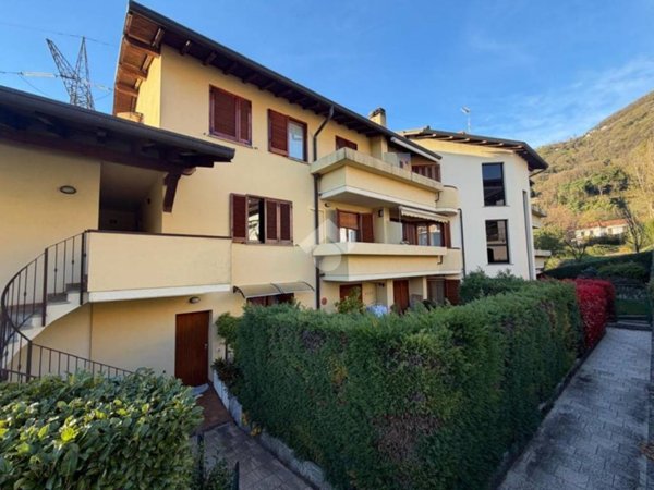 appartamento in vendita a Calolziocorte in zona Foppenico