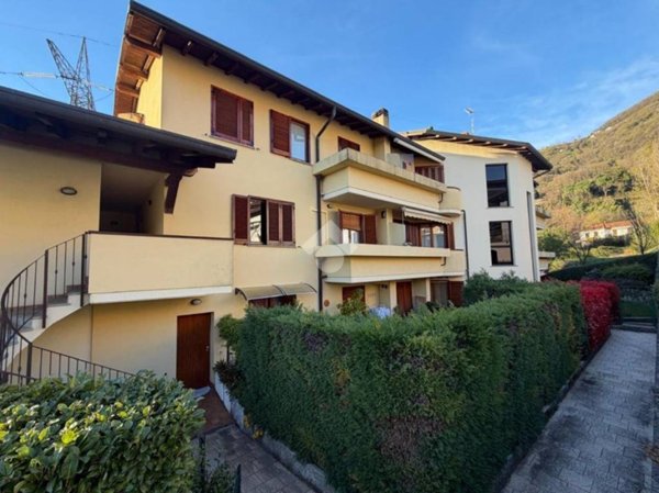 appartamento in vendita a Calolziocorte in zona Foppenico