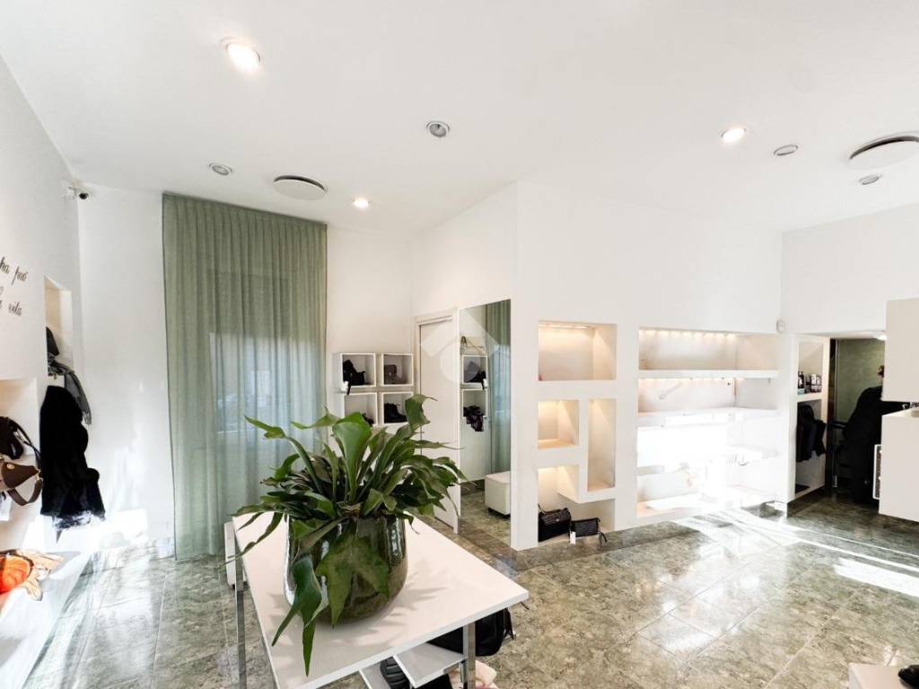 negozio in vendita a Calolziocorte