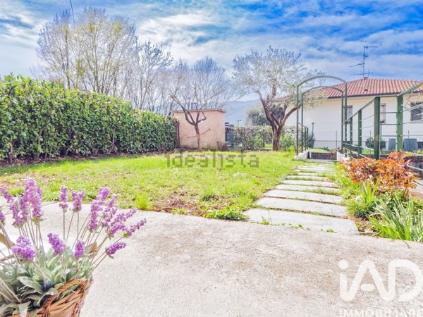 casa indipendente in vendita a Calolziocorte in zona Pascolo