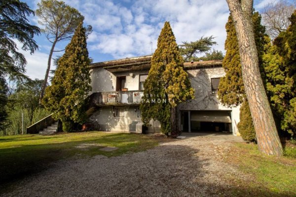 casa indipendente in vendita a Calolziocorte in zona Pascolo