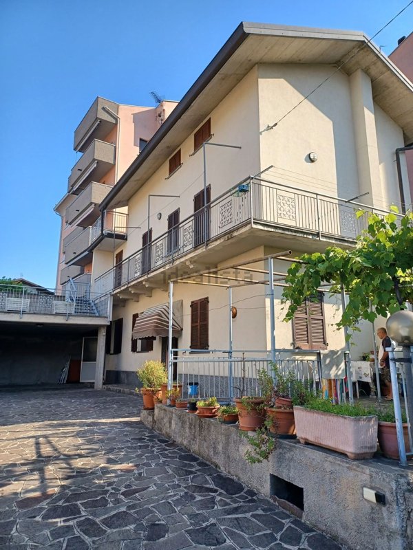 casa indipendente in vendita a Calolziocorte