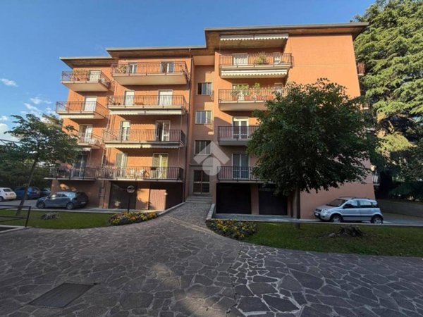 appartamento in vendita a Calolziocorte in zona Pascolo