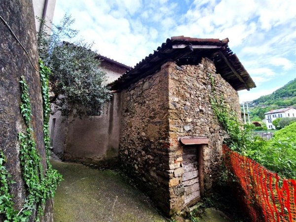 casa indipendente in vendita a Calolziocorte in zona Lorentino
