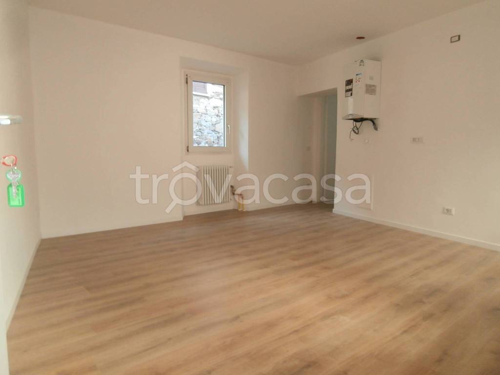 appartamento in vendita a Calolziocorte in zona Lorentino