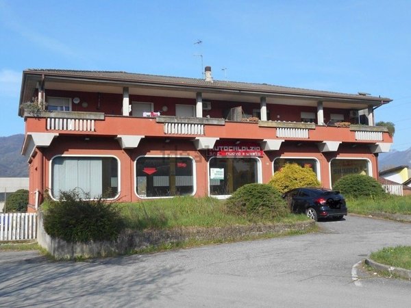 locale commerciale in vendita a Calolziocorte