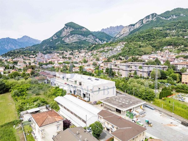 capannone in vendita a Calolziocorte in zona Pascolo