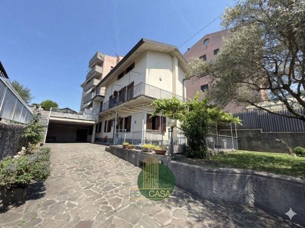 casa indipendente in vendita a Calolziocorte in zona Lorentino