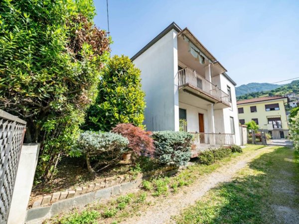 appartamento in vendita a Calolziocorte in zona Foppenico