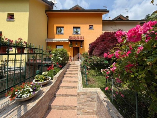 casa indipendente in vendita a Calolziocorte in zona Sopracornola
