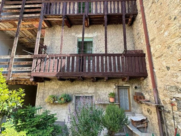 casa indipendente in vendita a Calolziocorte in zona Foppenico