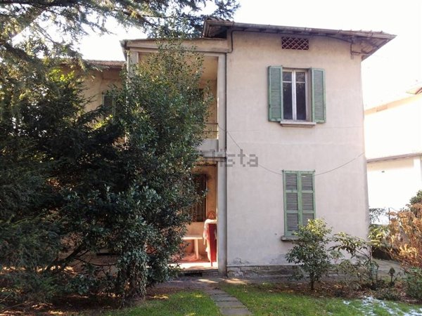 casa indipendente in vendita a Calolziocorte in zona Lorentino