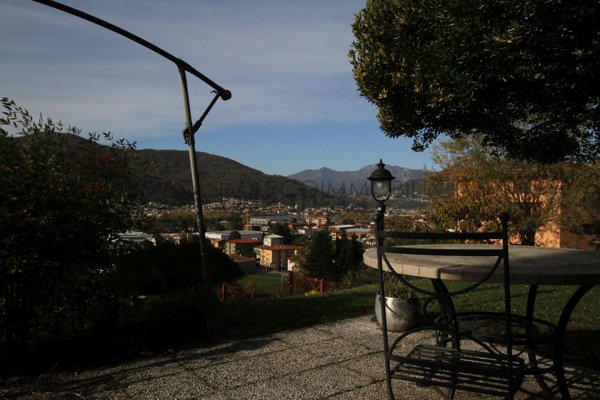 casa indipendente in vendita a Calolziocorte in zona Lorentino