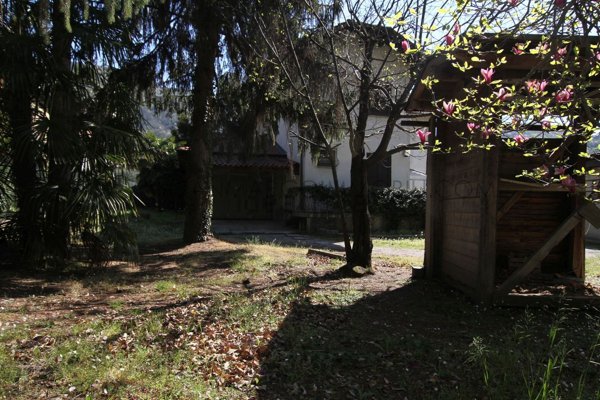 casa indipendente in vendita a Calolziocorte in zona Pascolo
