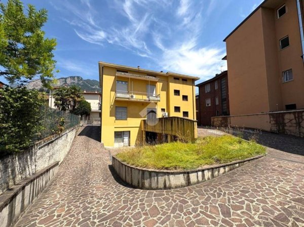 appartamento in vendita a Calolziocorte in zona Foppenico