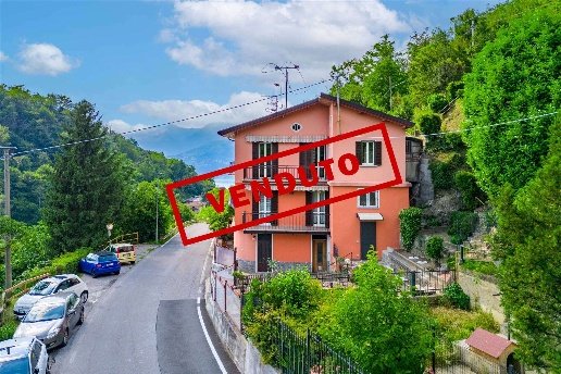 casa semindipendente in vendita a Calolziocorte in zona Rossino