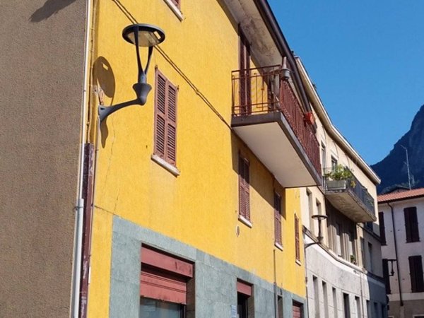 casa indipendente in vendita a Calolziocorte in zona Foppenico