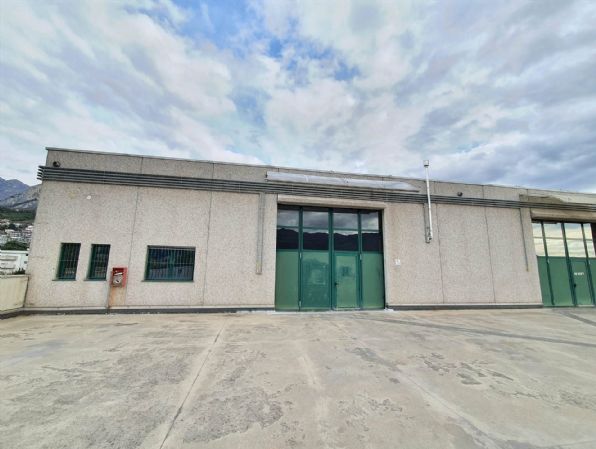 capannone in vendita a Calolziocorte in zona Pascolo