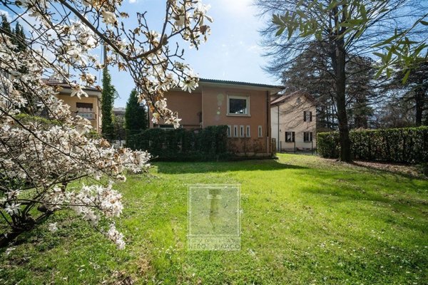 appartamento in vendita a Calolziocorte in zona Foppenico