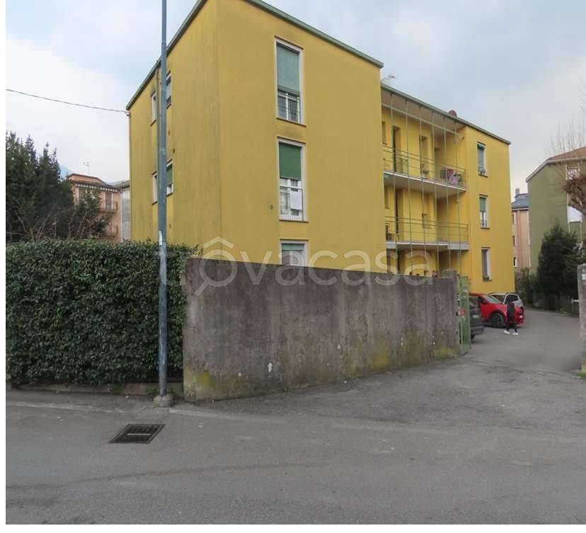 appartamento in vendita a Calolziocorte in zona Foppenico