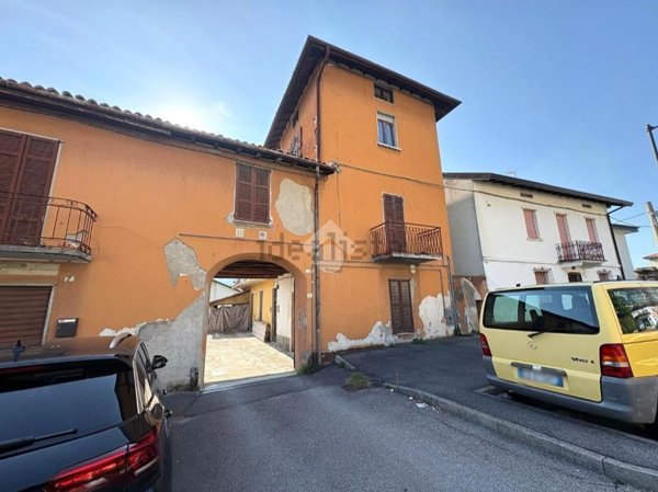 casa indipendente in vendita a Calolziocorte in zona Foppenico