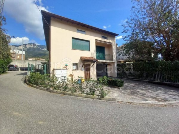 appartamento in vendita a Calolziocorte in zona Foppenico