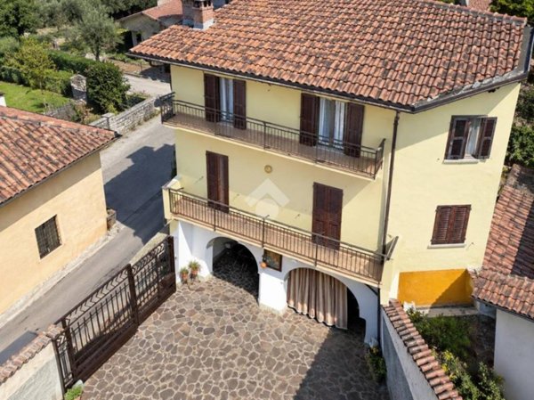 appartamento in vendita a Calolziocorte in zona Rossino