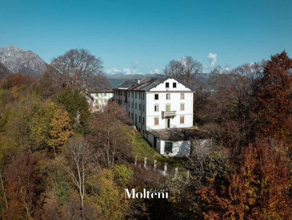 villa in vendita a Carenno