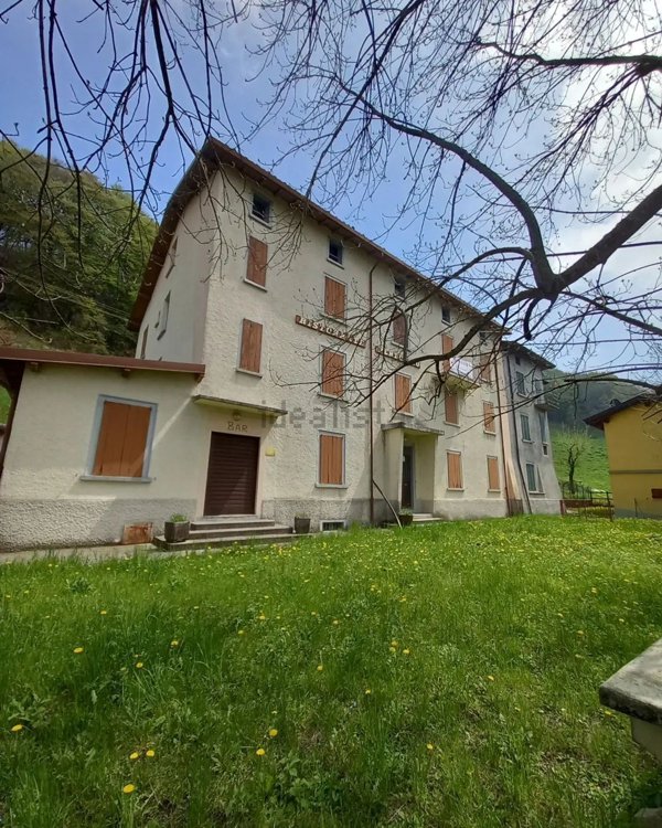 negozio in vendita a Carenno