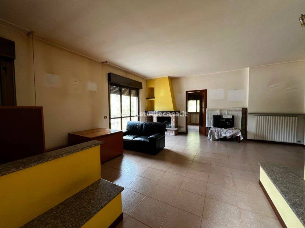appartamento in vendita a Carenno