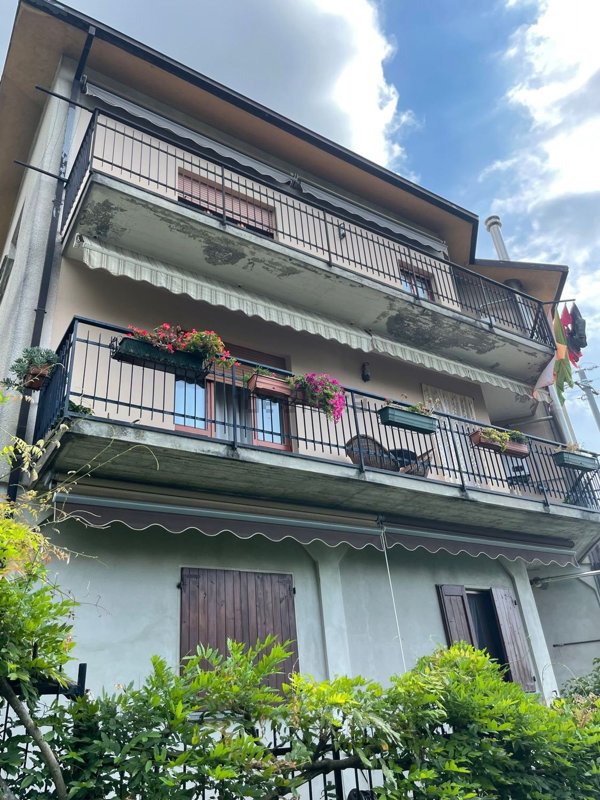 appartamento in vendita a Carenno