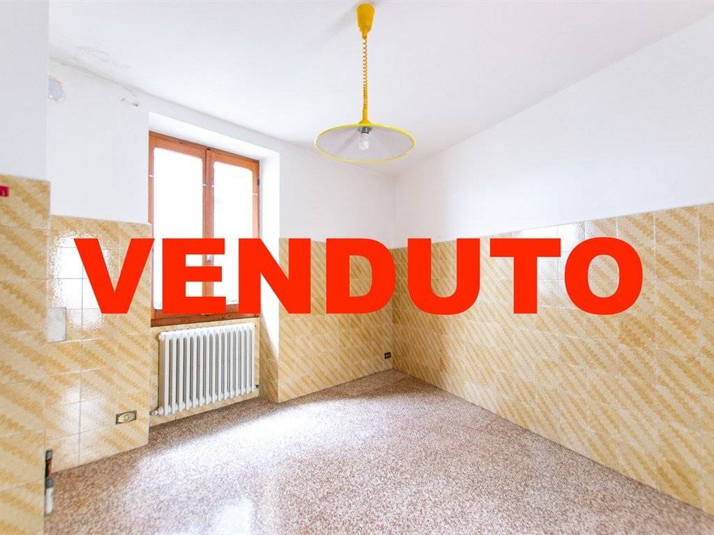 casa indipendente in vendita a Carenno
