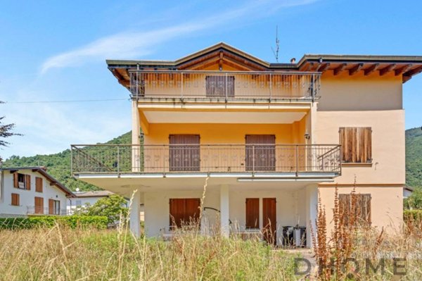 casa indipendente in vendita a Carenno