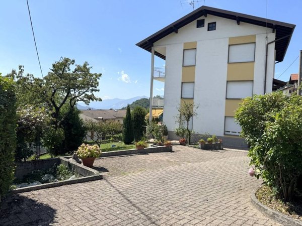 casa indipendente in vendita a Carenno