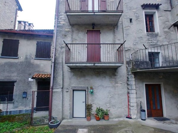 appartamento in vendita a Carenno