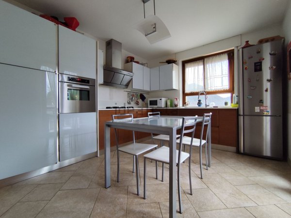 appartamento in vendita a Carenno