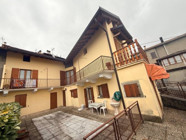 casa indipendente in vendita a Carenno