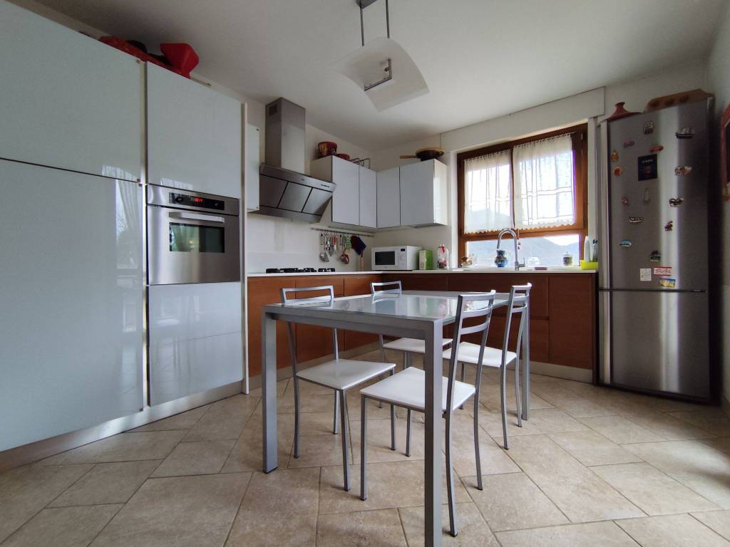 appartamento in vendita a Carenno