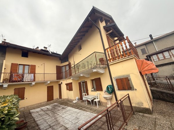 casa indipendente in vendita a Carenno