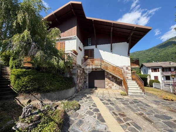 casa indipendente in vendita a Carenno