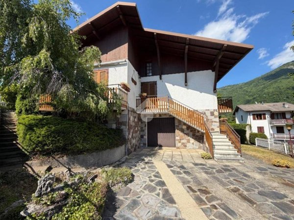 casa indipendente in vendita a Carenno