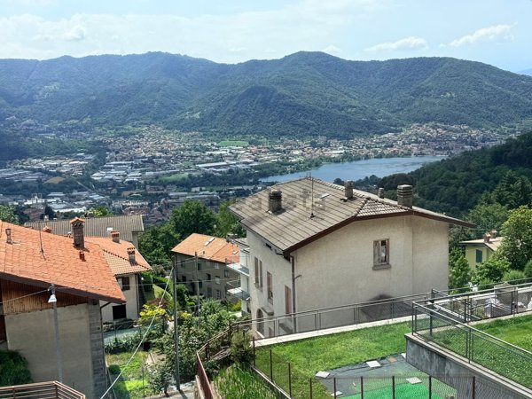 casa indipendente in vendita a Carenno