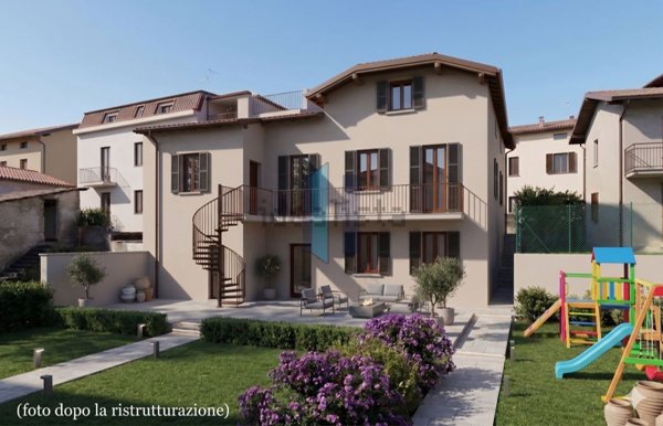 casale in vendita a Carenno