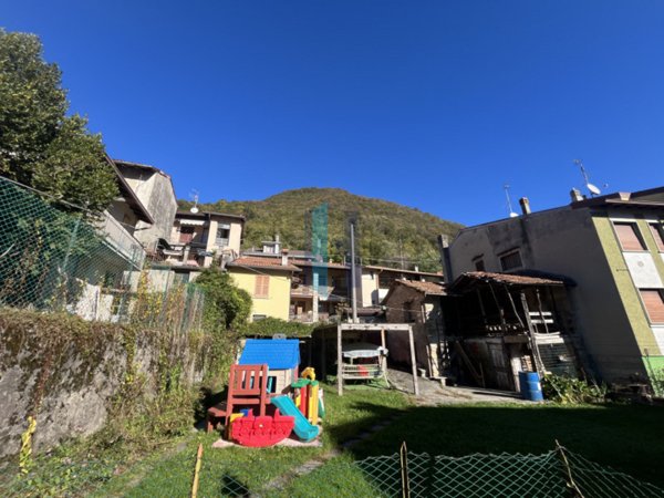 casa indipendente in vendita a Carenno